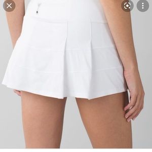 Woman’s white lululemon skirt